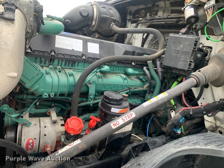 image for item DM7798 2021 Volvo VNL semi truck