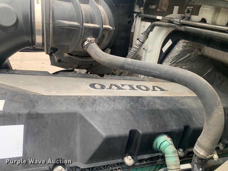 image for item DM7798 2021 Volvo VNL semi truck