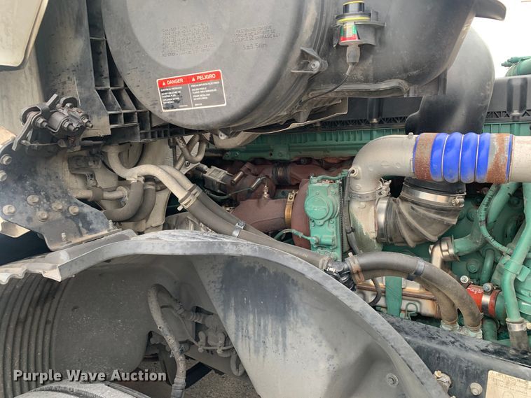 image for item DM7798 2021 Volvo VNL semi truck