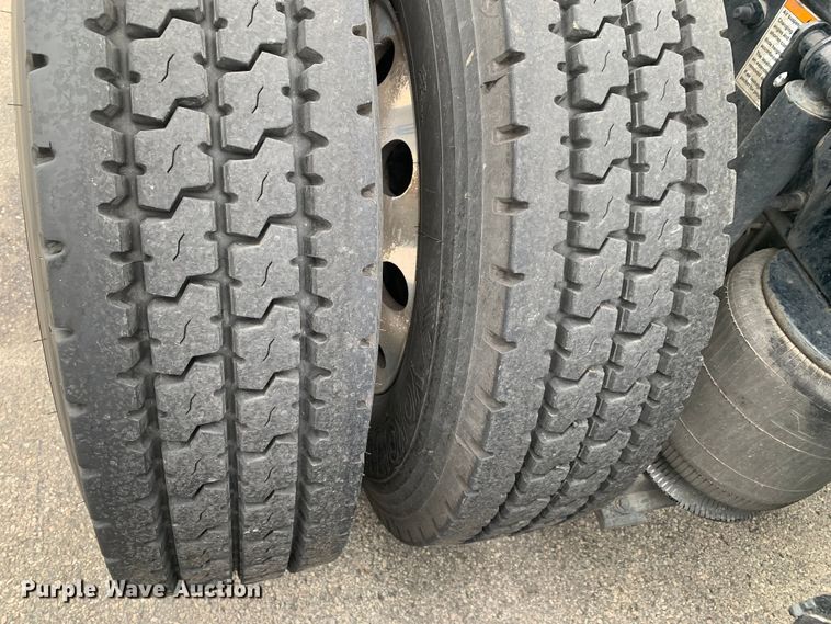 image for item DM7798 2021 Volvo VNL semi truck