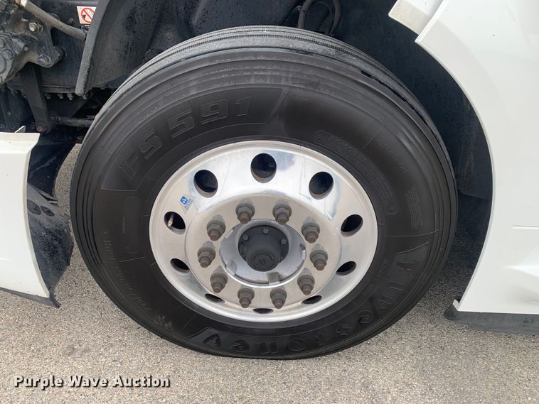 image for item DM7798 2021 Volvo VNL semi truck