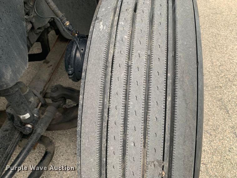 image for item DM7798 2021 Volvo VNL semi truck