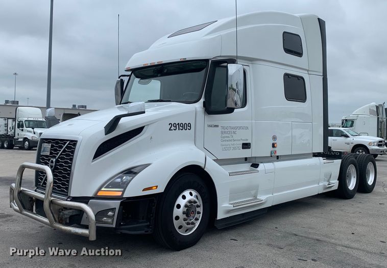 image for item DM7800 2020 Volvo  VNL semi truck