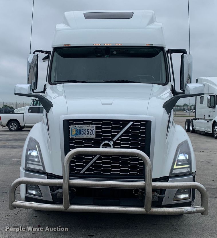 image for item DM7800 2020 Volvo  VNL semi truck