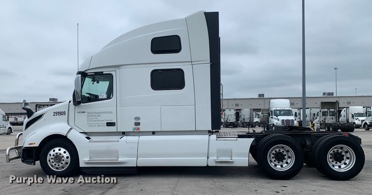 image for item DM7800 2020 Volvo  VNL semi truck
