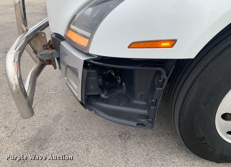 image for item DM7800 2020 Volvo  VNL semi truck