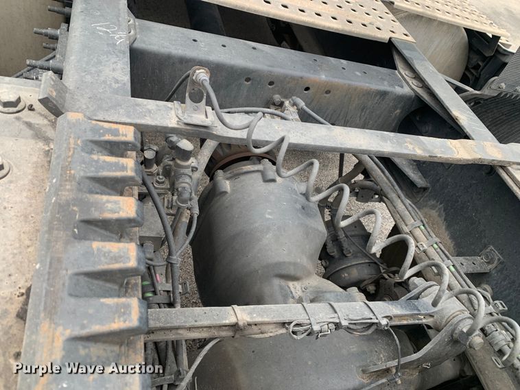 image for item DM7800 2020 Volvo  VNL semi truck