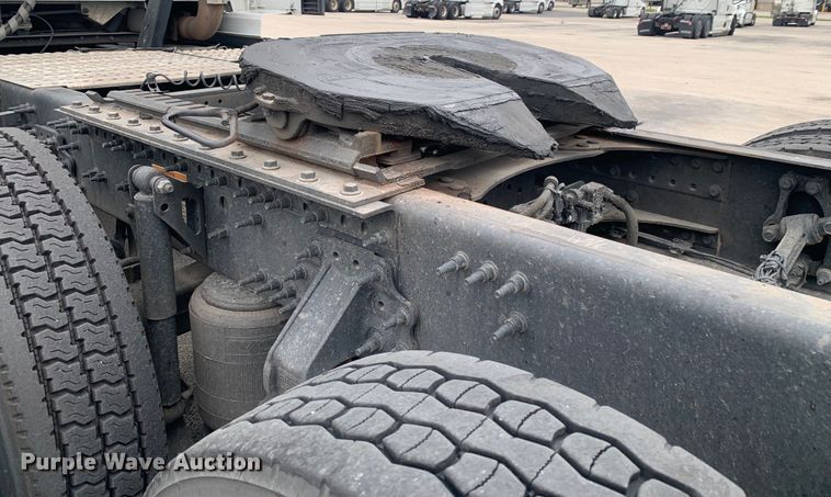 image for item DM7800 2020 Volvo  VNL semi truck