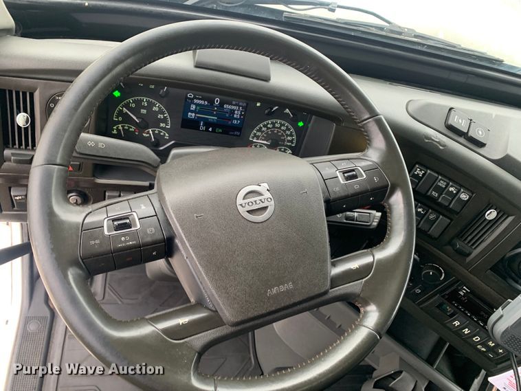 image for item DM7800 2020 Volvo  VNL semi truck