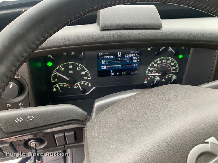 image for item DM7800 2020 Volvo  VNL semi truck