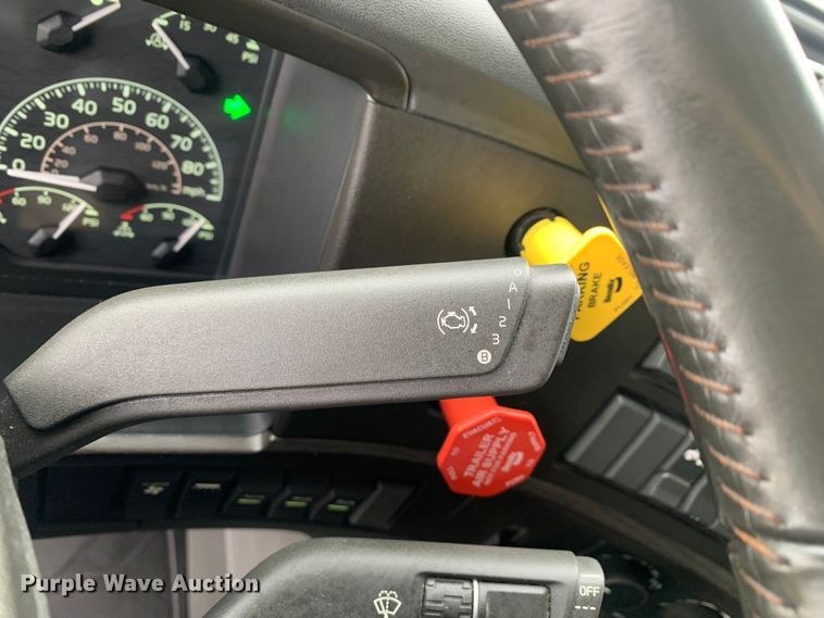 image for item DM7800 2020 Volvo  VNL semi truck