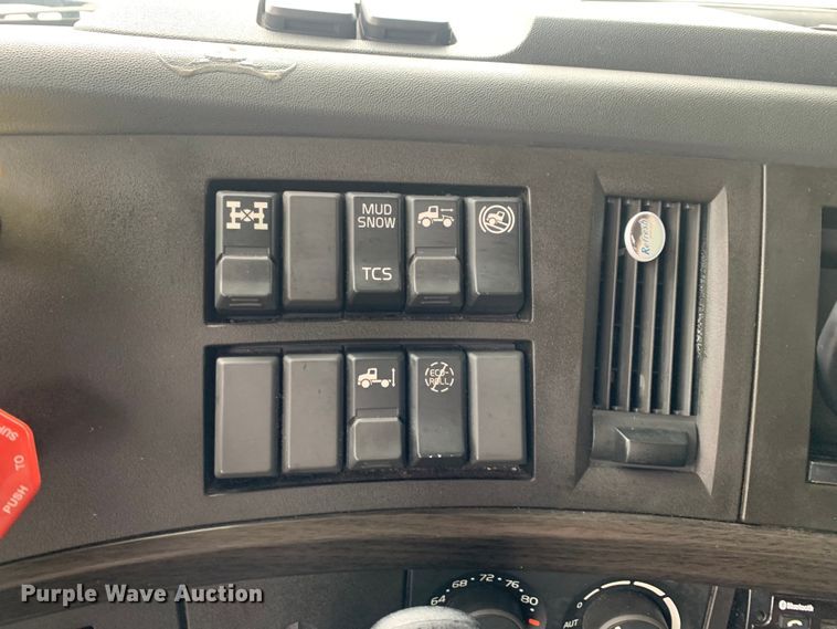 image for item DM7800 2020 Volvo  VNL semi truck