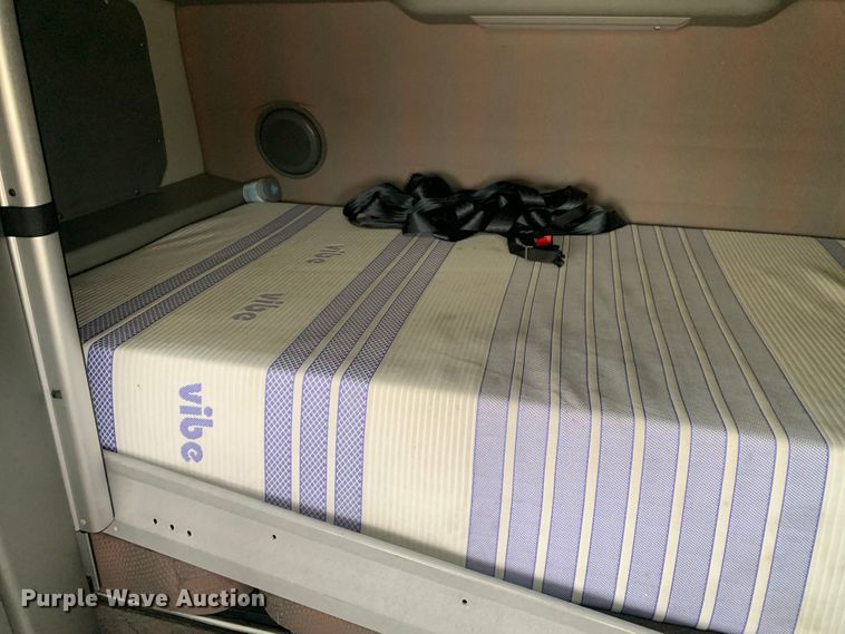 image for item DM7800 2020 Volvo  VNL semi truck