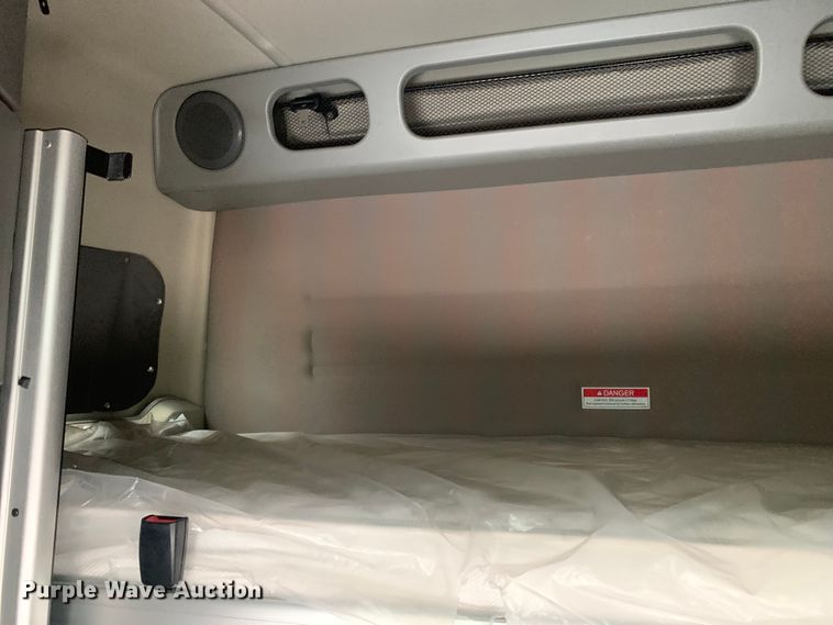 image for item DM7800 2020 Volvo  VNL semi truck