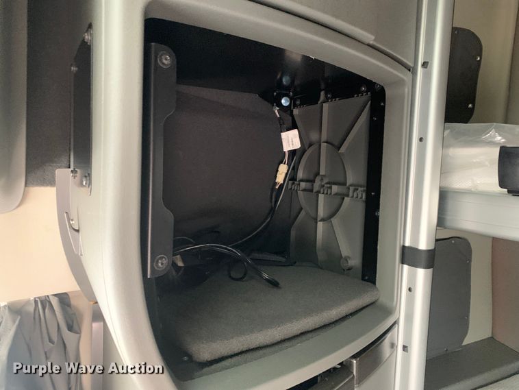 image for item DM7800 2020 Volvo  VNL semi truck