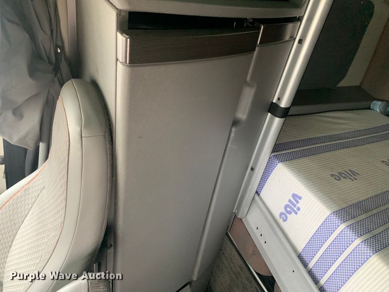 image for item DM7800 2020 Volvo  VNL semi truck