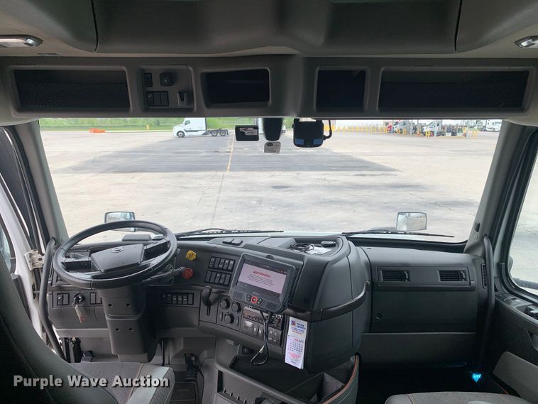 image for item DM7800 2020 Volvo  VNL semi truck