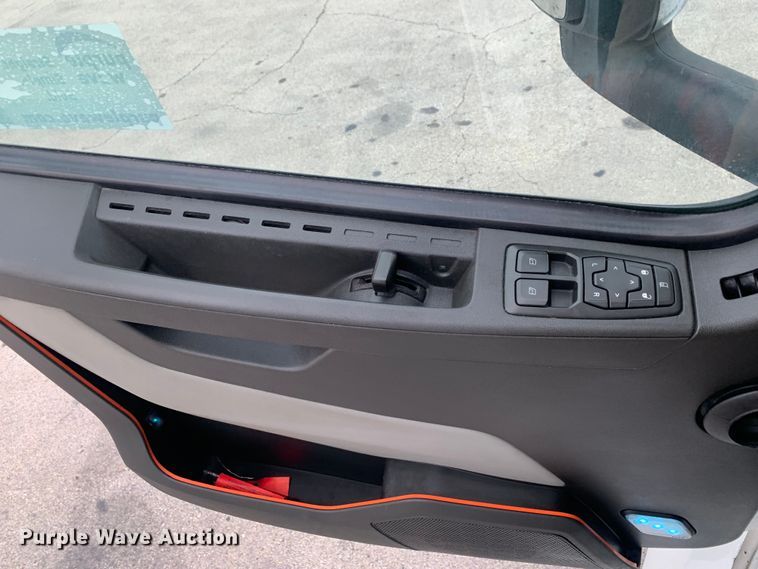 image for item DM7800 2020 Volvo  VNL semi truck