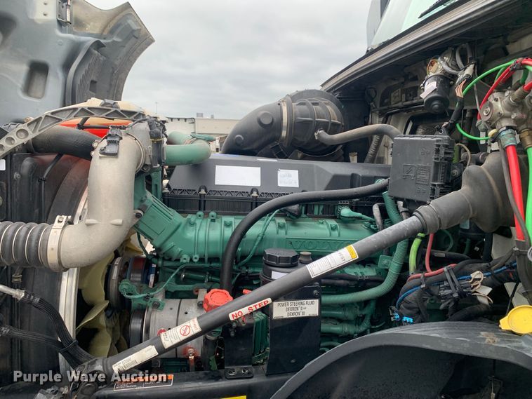 image for item DM7800 2020 Volvo  VNL semi truck