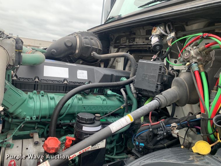 image for item DM7800 2020 Volvo  VNL semi truck