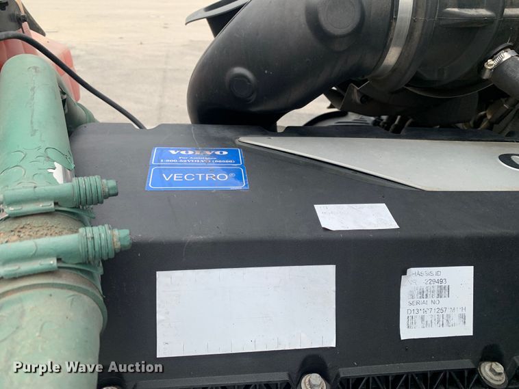 image for item DM7800 2020 Volvo  VNL semi truck