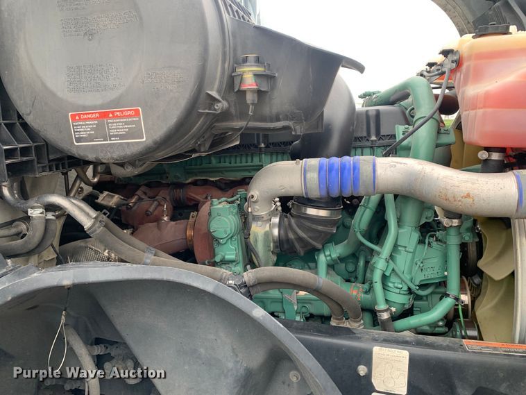 image for item DM7800 2020 Volvo  VNL semi truck