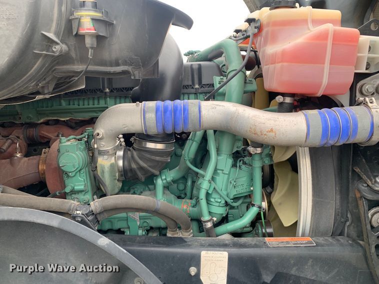 image for item DM7800 2020 Volvo  VNL semi truck