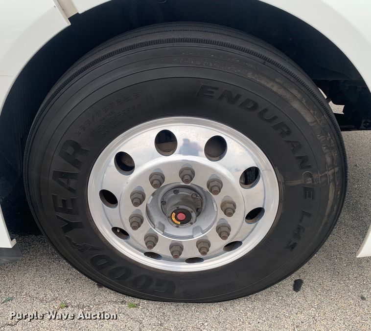 image for item DM7800 2020 Volvo  VNL semi truck