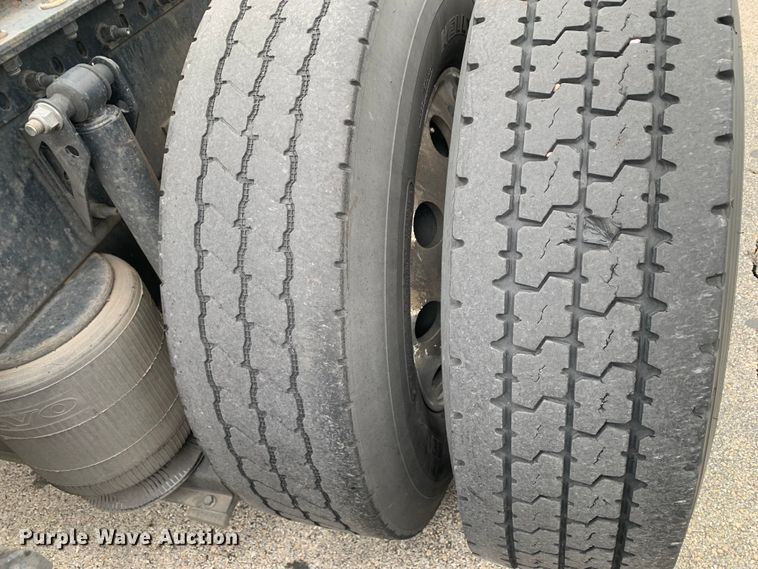 image for item DM7800 2020 Volvo  VNL semi truck