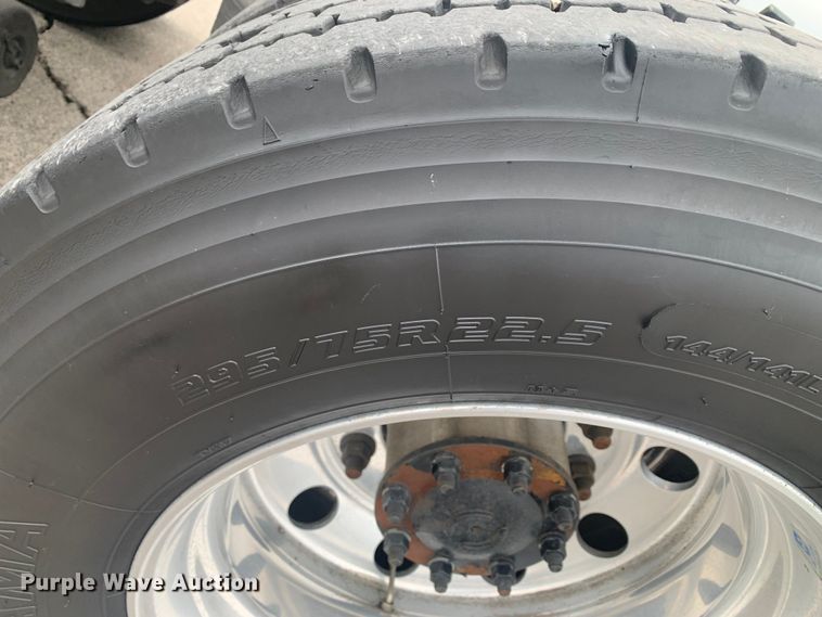 image for item DM7800 2020 Volvo  VNL semi truck