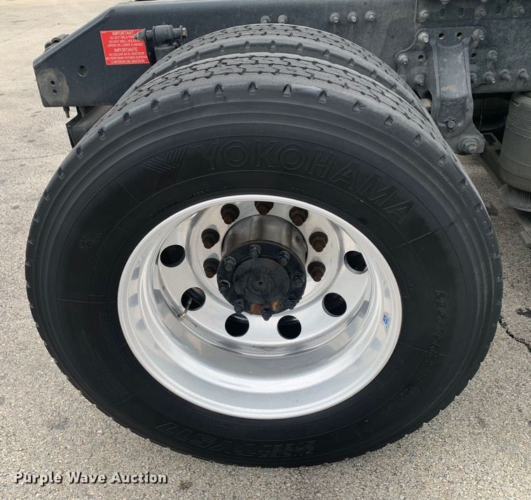 image for item DM7800 2020 Volvo  VNL semi truck