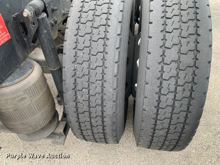 image for item DM7800 2020 Volvo  VNL semi truck