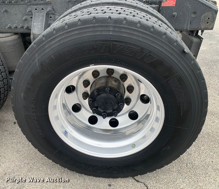 image for item DM7800 2020 Volvo  VNL semi truck