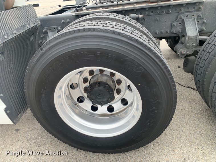 image for item DM7800 2020 Volvo  VNL semi truck