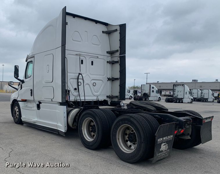 image for item DM7801 2019 Freightliner Cascadia semi truck