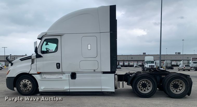 image for item DM7801 2019 Freightliner Cascadia semi truck