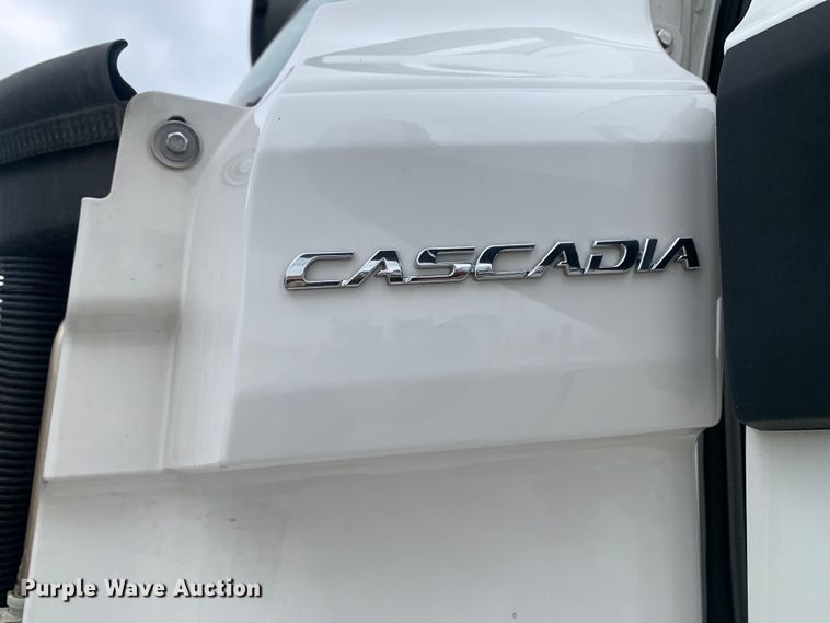 image for item DM7801 2019 Freightliner Cascadia semi truck