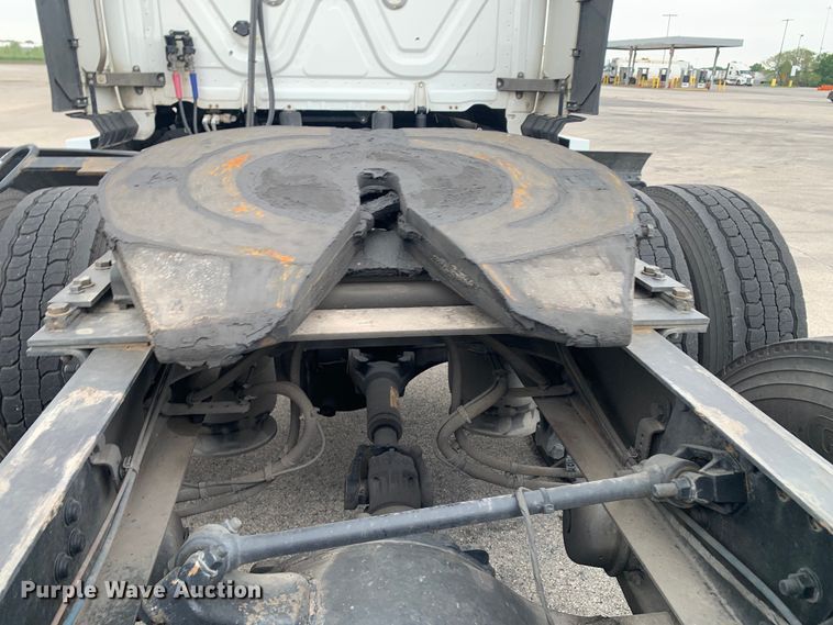 image for item DM7801 2019 Freightliner Cascadia semi truck