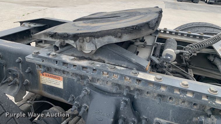 image for item DM7801 2019 Freightliner Cascadia semi truck