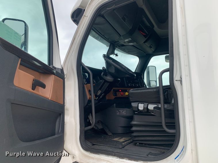 image for item DM7801 2019 Freightliner Cascadia semi truck