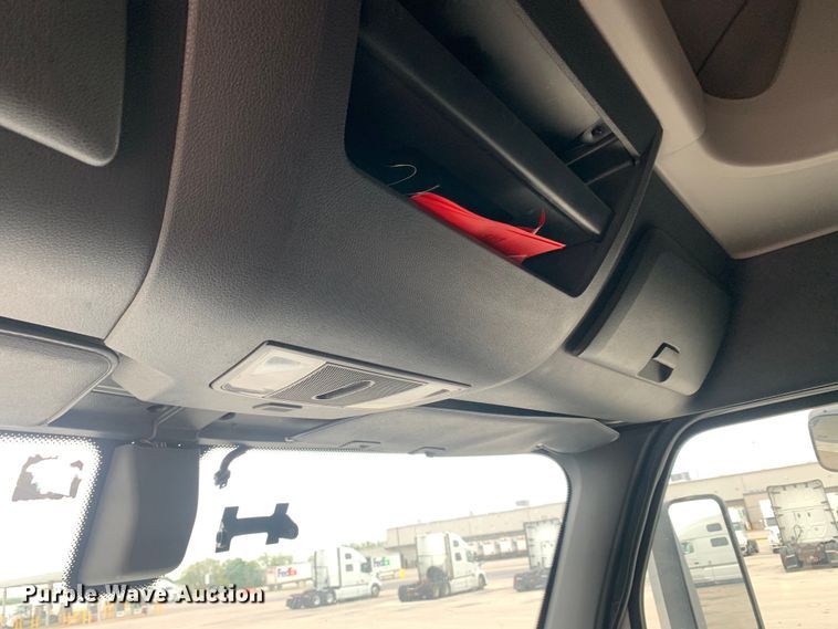 image for item DM7801 2019 Freightliner Cascadia semi truck