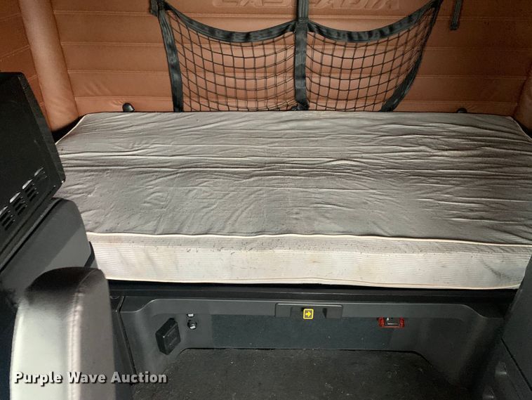 image for item DM7801 2019 Freightliner Cascadia semi truck