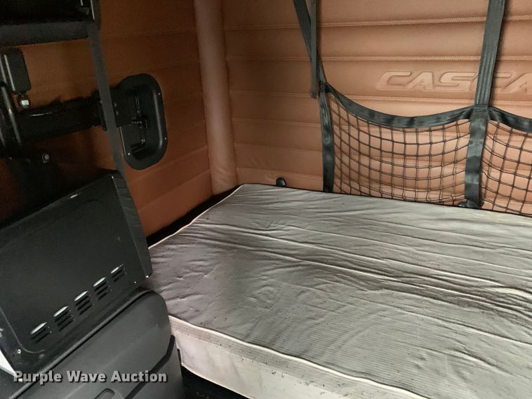 image for item DM7801 2019 Freightliner Cascadia semi truck