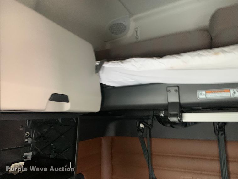 image for item DM7801 2019 Freightliner Cascadia semi truck