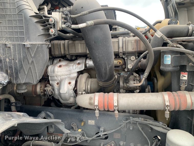 image for item DM7801 2019 Freightliner Cascadia semi truck