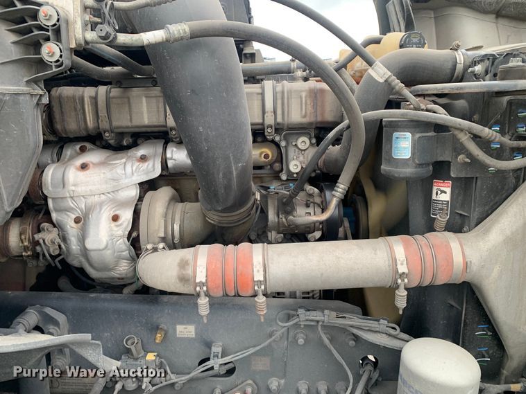 image for item DM7801 2019 Freightliner Cascadia semi truck