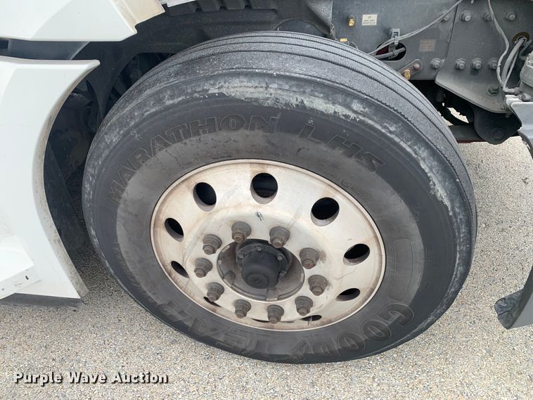 image for item DM7801 2019 Freightliner Cascadia semi truck