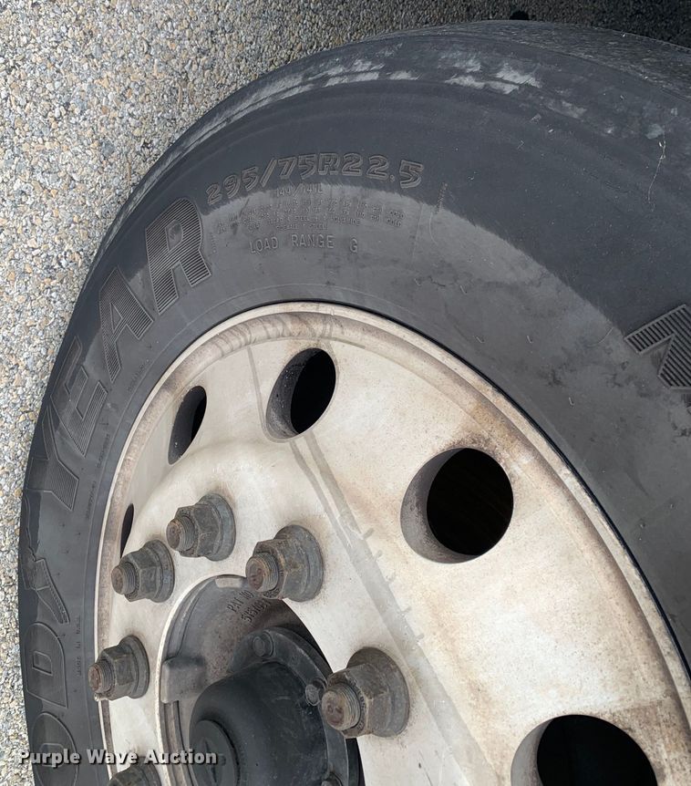 image for item DM7801 2019 Freightliner Cascadia semi truck