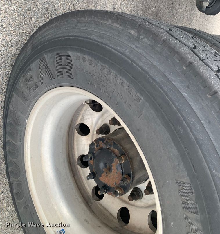 image for item DM7801 2019 Freightliner Cascadia semi truck