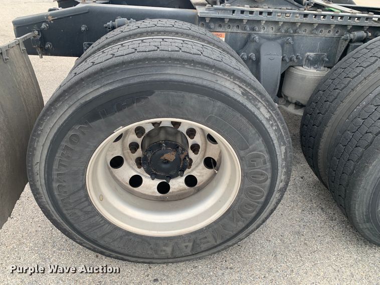 image for item DM7801 2019 Freightliner Cascadia semi truck